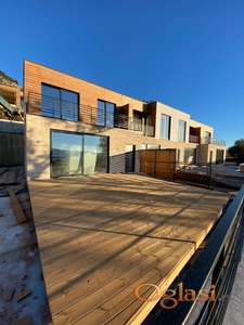 Hitna prodaja townhousa u modernom naselju – Kavac