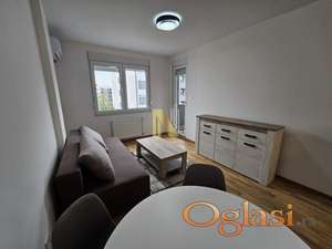 Namešten stan, Square garden