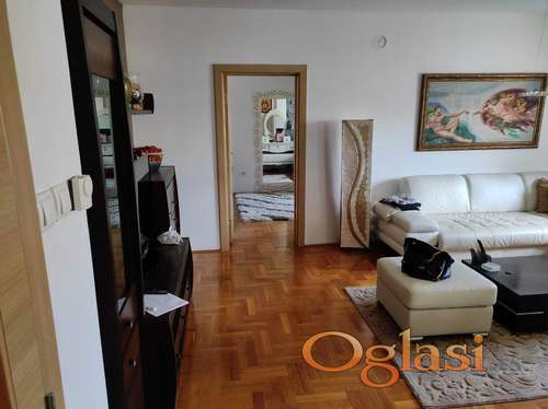 Odlican cetvorosoban stan na Novom Naselju