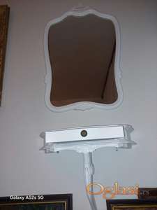 Konzola sa ogledalom