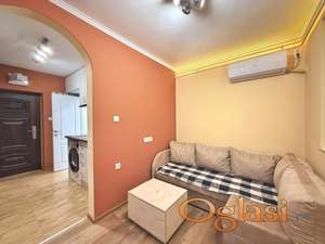 Nameštena garsonjera na mirnoj lokaciji sa puno zelenila