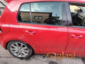 Golf 6 zadnja desna vrata crvena Originalni delovi  Moguca ugradnja delova  Alfa Romeo 147-156-166-159-GT-MiTo-Giulietta Fiat bravo 2 - croma -grande punto -multipla 2 -punto 3 -stilo-idea Freemont Panda 3 500L 500 Lancia ypsilon-delta-musa-lybra Volkswagen Golf 6  Ukoliko zelite da porucite Posaljite poruku preko sms poruke ili pozovite na telefon 0616115961