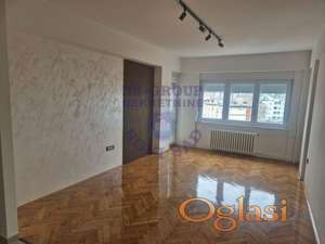 Kompletno renoviran,odmah useljiv! kontakt Adrijana 0631678412