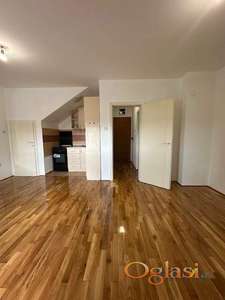 ODLIČAN ČETVOROSOBAN DUPLEKS STAN NA BULEVARU EVROPE