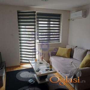 Izdaje se lep i moderan jednoiposoban stan na Adicama.