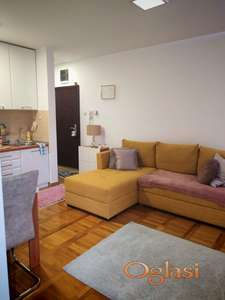 Odlična garsonjera u Futoškoj ulici !