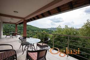 Luksuzna vila na tri nivoa,  5 ari placa, 2 garaze, 6 parking mesta, ID#2597