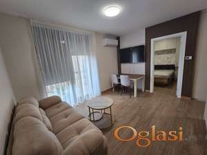 NOVI SAD, KAMENICA KOD INSTITUTA, NOV, NEUSELJAVAN STAN SA PARKING MESTOM - 400E