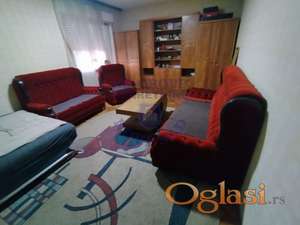 Porodična kuća sa spratom i potkrovljem, na placu od 1318m2.