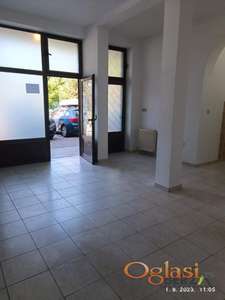 ODLIČAN ULIČNI LOKAL OD 36 M2 NA PROMETNOM MESTU KOD SAJMA