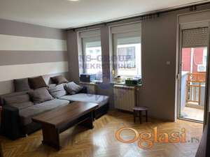 Četvorosoban stan na Bulevaru 90m2