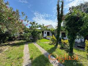 Kuća s placem od 711 m2 - Luštica, Đuraseviči