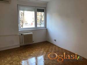 DVOSOBAN STAN 45 M² – MAKSIMA GORKOG, BLIZINA SUDA I SPENSA