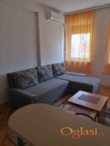 Nameštena garsonjera na atraktivnoj lokaciji - Bulevar oslobođenja