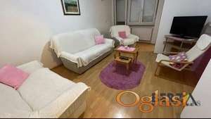  LEPO NAMEŠTEN JEDNOIPOSBAN STAN U CENTRU, BLIZU FUTOŠKE PIJACE