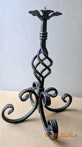 Dekorativni svećnjak od kovanog gvožđa