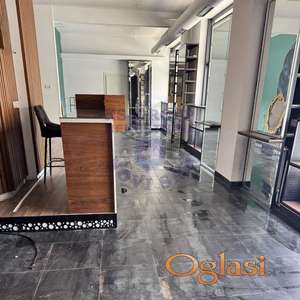 Izdaje se ulični lokal na izuzetno atraktivnoj i prometnoj lokaciji u blizini SPENS-a.