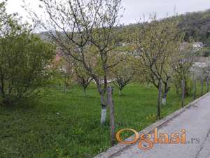 PRODAJA - Prelep plac na Paragovu!