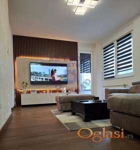 Izdaje se kompletno namešten dvosoban stan na atraktivnoj lokaciji – Bulevar Evrope.