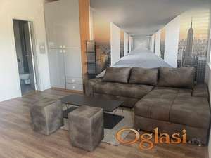 Moderno opremljena garsonjera, Adice