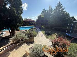 Jedna od najboljih parcela na Čardaku, prelep pogled! Kuća sa bazenom!