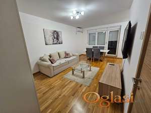 56m2, Aleksandra Benjaka