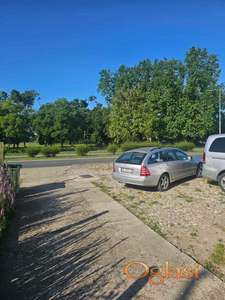 KUĆA SA VELIKIM ATRAKTIVNIM PLACEM ZA INVESTITORA - 690.000€