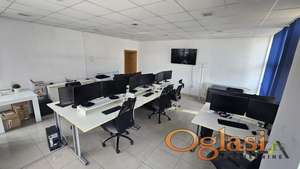  NAMEŠTEN KANCELARIJSKI PROSTOR NA BULEVARU KOD ALEKSANDROVE ZGRADE