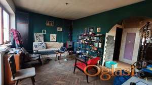 Spratna kuća u centru Sremske Kamenice, 80m2