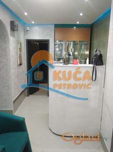 Izdaje se poslovni prostor u centru, 66m2!
