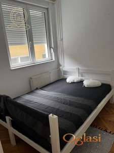 Jednoiposoban stan u centru grada, odlična lokacija, blizina fakulteta