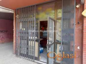 Novo Naselje-Ulični Lokal 22 m2 na Top Lokaciji-065/385 8880