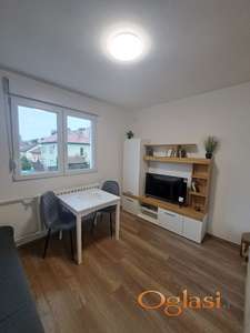 Prodaje se - kompletno renovirana garsonjera - Banatić