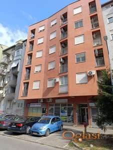 Izdajemo namestenu garsonjeru Novi Sad Puškinova 25m