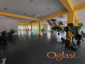 Novo Naselje, poslovna zgrada za razne namene sa parkingom za više vozila. 720m2.