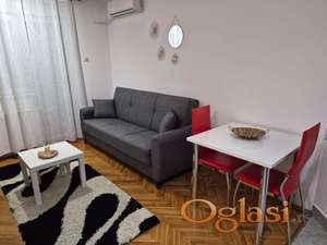 USELJIVA GARSONJERA NA NOVOJ DETELINARI