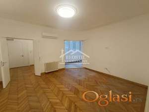 Lux salonac kod Narodnog pozorišta ID#24968