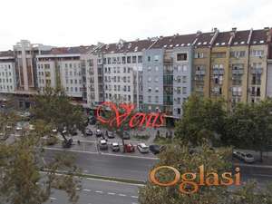 Bulevar oslobođenja kod Dnevnika 61 m2  400 Evra ID#2716