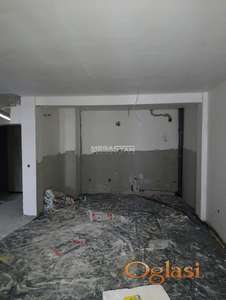 Prelep, odličnog rasporeda, dve lođe