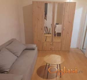 Odlična garsonjera, Gradić