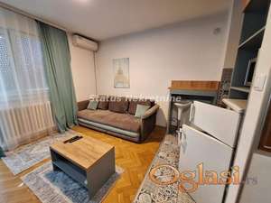 OD 01.05. USELJIVA NAMEŠTENA GARSONJERA 28M2 IZA RIBLJE PIJACE, BLIZU CENTRA, 280EU