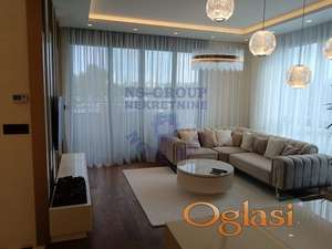 LUX trosoban komforan- namešten stan blizu Sajma!