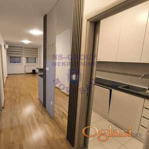 Izdaje se veoma lep dvosobni stan na Bulevaru.