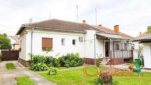 Na prodaju je kuća u Petrovaradinu sa površinom od 171m2.