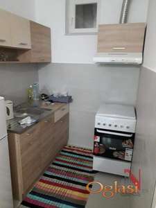 SOCIJALNO KRALJEV PARK STAN SA PARKINGOM  450E