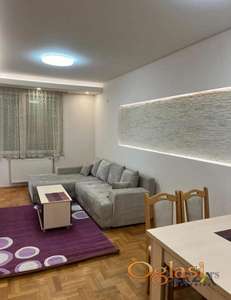  LEPO NAMEŠTEN DVOSOBAN STAN NA GRBAVICI