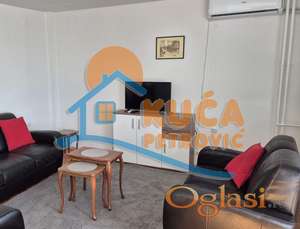 Izdaje se stan na Bulevaru Nemanjića