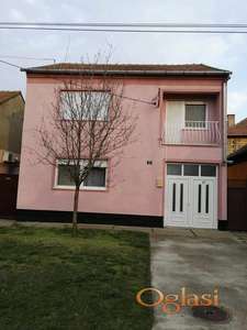 Prodajem kucu u Kikindi, 130m², vlasnik 1/1, uknjizena.