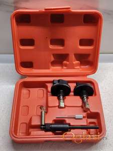 Alat za zupčenje motora Opel, Suzuki, Fiat 1.3 CDTi/D/DDiS  Alat za zupčenje bregaste osovine dizel motora, kompatibilan sa Opelom i Fiatom 1.3 JDT CDTi, osmišljen je kako bi obezbedio precizno pozicioniranje bregaste osovine tokom zamene lanca.  Ovaj alat dolazi sa 4 visokokvalitetna klina za zaključavanje zatezača razvoda, izrađena od nerđajućeg i ugljeničnog čelika. Koristeći tehnologiju laserskog sečenja, kaljenja i kaljenja, osigurava se da su delovi izuzetno precizni i izdržljivi.  Pogodan je za zupčenje raznih 1.3 dizel motora, uključujući Vaukhall (Opel) 1.3CDTi (lanac), Suzuki 1.3D DDiS (lanac), Fiat 1.3 JTD, Ford, Lancia, Alfa Romeo, Citroen, Peugeot i mnoge druge kompatibilne modele.  Kompatibilan sa  Vaukhall/Opel 1.3CDTi   Agila 2003-2008, Agila-B 2008-2010, Astra-H 2004-2011, Astra-J 2009-2015 Combo-C 2003-2012 Corsa-C 2003-2007, Corsa-D 2006-2012 Meriva-A 2004-2010, Meriva-B 2010-2011 Tigra-B 2004-2010 Šifra motora: Z13DT, Z13DTH, Z13DTJ  Suzuki 1.3D DDiS   Svift 2004-2014 Ignis 2003-2009 Vagon R+ 2003-2008 Splash 2008-2011 Kod motora: Z13D  Fiat 1.3 JTD  500 2007-16 Doblo/Cargo 2004-12 Fiorino 2008-16 Grande Punto 2005-12 Idea 2004-13 Linea 2007-11 Panda 2003-16 Punto 2003-16, Punto Evo 2009-15 Kubo 2008-16 Strada Pick-up 2006-11 Kodovi motora: 188A8.000, 188A9.000, 199A2.000, 199A3.000  Alfa Romeom  MiTo 2008-2016  Citroenom  Nemo 2010-2016  Fordom  Ka 2009-2015  Lanciom  Musa 2004-2013 Ipsilon 2003-2015  Pokriveni motori  1.3D CDTi/CDTi ecoFLEKS, DDiS, HDi, JTD/JTD Multijet, JTDM, Multijet/Multijet 95, TDCi  Drugi kodovi motora  (FHZ)F13DTE5, 169A1.000, 169A1.000(FD4), 169A5.000, 199A9.000, 199B1.000, 199B2.000, 223A9.000, 223A9.000, 202, 203, 203; A13DTC, A13DTE, A13DTR, D13A, F13DTE5(FHZ), LDV/A13DTC, LSF/A13DTE, I13DTH, Z13DTI, Z13DTR.  Ukoliko zelite da porucite Posaljite poruku  1 Ime i prezime 2 Ulica i broj 3 Mesto i postanski broj 4 Broj telefona za kontakt