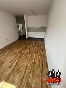 Na prodaju  stan u urbanoj vili od 3 stana  Odlično organizovan prostor, svaki kvadrat je na svom mestu. Dnevna soba sa 